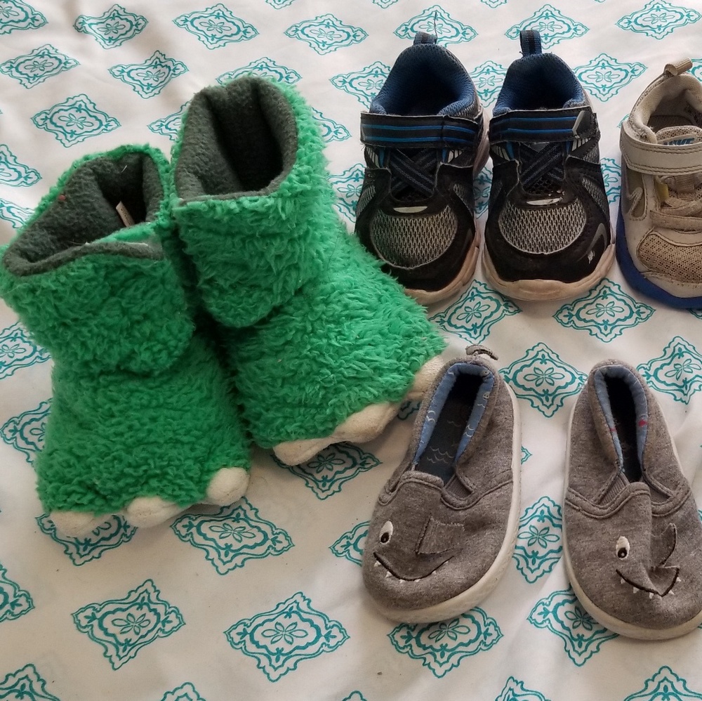 6 pairs of shoes